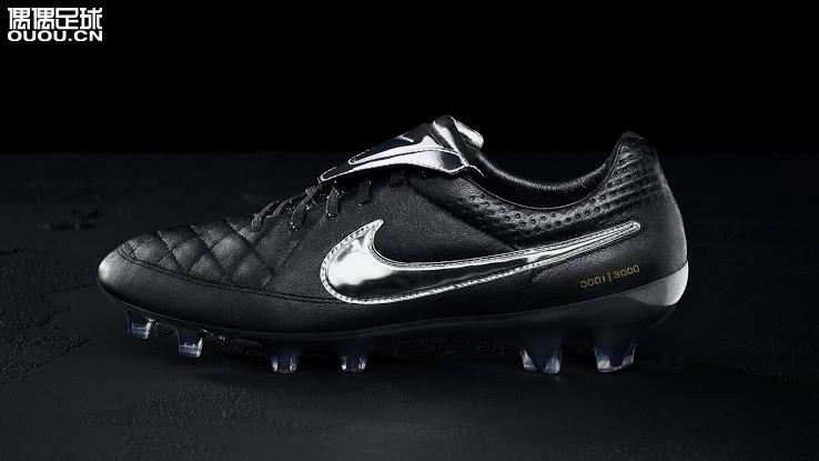 耐克将为托蒂推出全新限量传奇Totti X Roma足球鞋