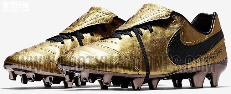 耐克Tiempo Totti X Roma托蒂专属签名足球鞋