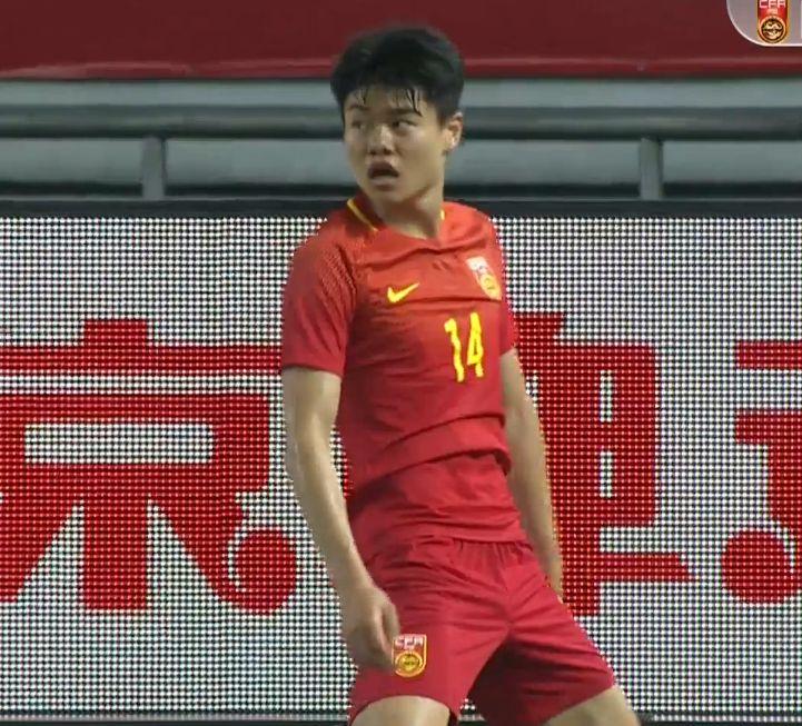 半场-杨立瑜建功韦世豪点射 u22国足2-1领先乌兹别克