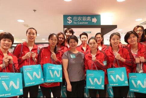 中国女排香港购物十几万,朱婷向队友借两块钱