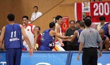 中国男篮队员谁打架最厉害?易建联上榜!_篮球