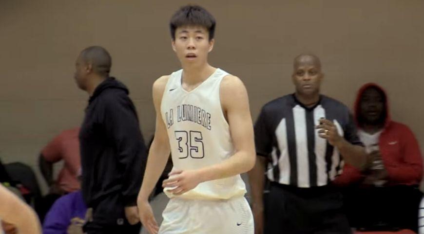 张镇麟(kevin zhang)今年18岁,身高2米08,司职大前锋.