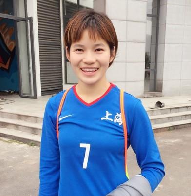 她才25岁!刚刚入选国家队 上海女足张馨却选择