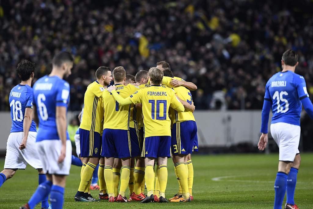附加赛-伊布观战瑞典折射破门 意大利客场0-1负