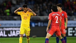 半场：国足1:2韩国，开场9分钟韦世豪破门，韩国队连下两城逆转比分！