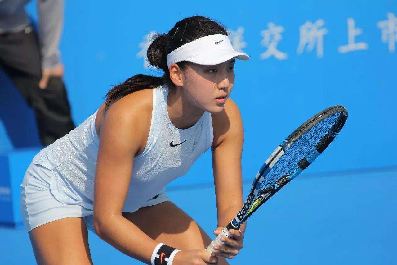 16岁中国小将结束首次澳网之旅 高颜值+好身材获赞“中国莎娃”