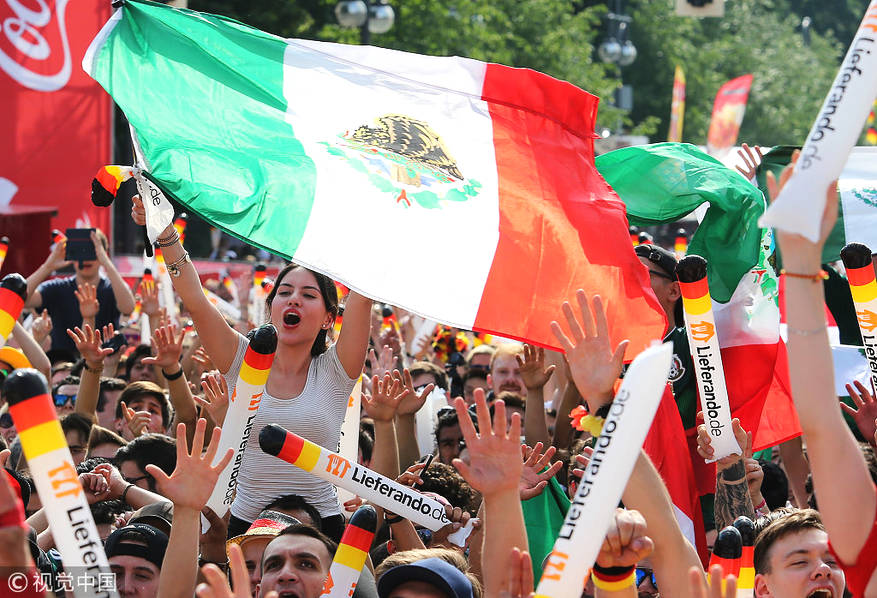 德国Vs墨西哥 球队落后美女球迷难掩失落