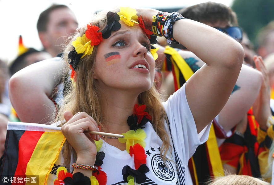 德国Vs墨西哥 球队落后美女球迷难掩失落