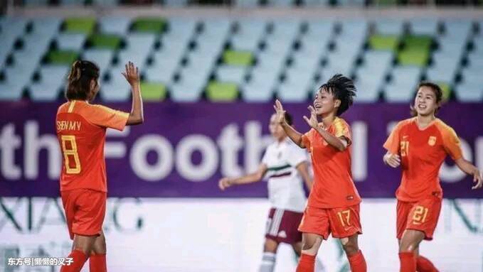 黑暗一天！中国足球遭遇0比5惨败让球迷绝望，这回连女足都跪了