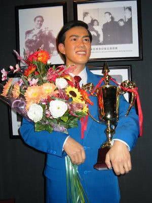 国乒功勋21岁夺世乒赛冠军，31岁却上吊自杀，死后10年才被安葬
