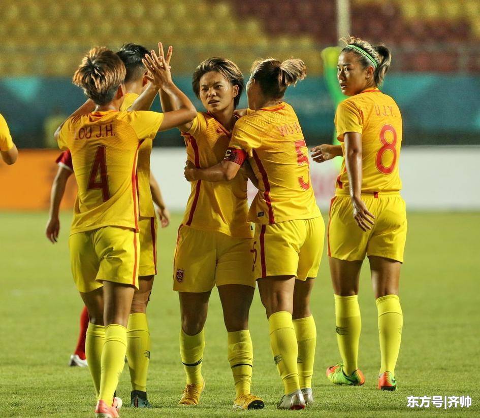 中国遭争议判罚！澳大利亚女裁判连出2红牌，中国女足被故意刁难