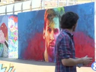 涂鸦艺术家致敬梅西 巨幅画像现身巴塞罗那_西甲视频
