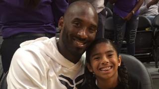 科比携女儿现身斯台普斯中心 观看WNBA揭幕战