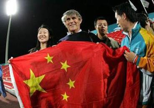 昔日国足神奇教练米卢为中国队送上祝福: 我在