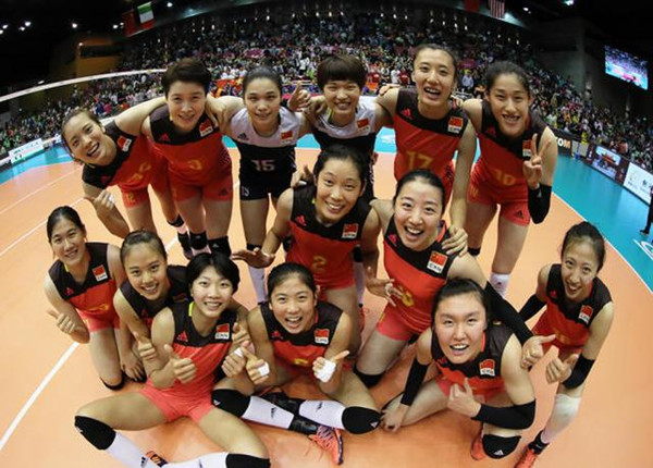 大冠军杯赛中国女排对抗美国 郎平复出首秀能