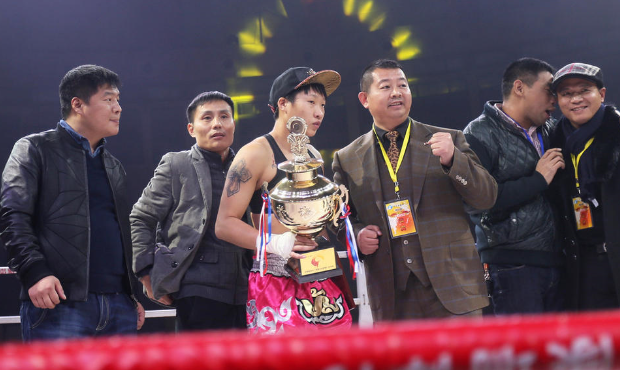 中国拳击女王30秒KO日本壮男 观众捂脸不敢相