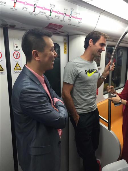 费德勒买票挤上海地铁 称上海为第二个家被市