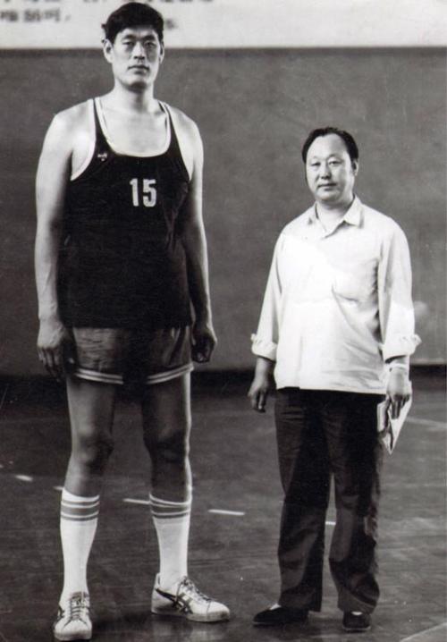 篮球史上最强中锋竟然是中国人!他要是进NBA