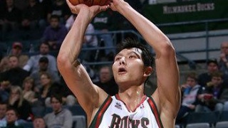 25分17板，周琦心凉了，阿联都难立足NBA，难怪他几场挂零