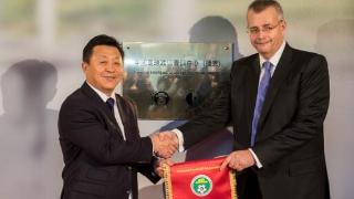 中国足协与捷克球队布拉格斯拉威亚签署合作协议