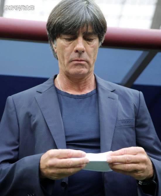 德国输球勒夫成罪人被千夫所指 球迷恶搞小纸