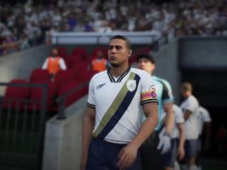 大罗领衔众巨星!FIFA18传奇阵容发布
